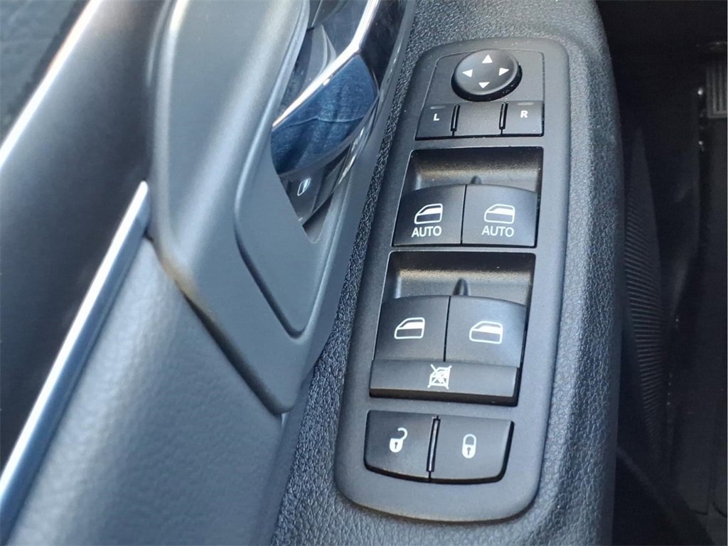 Used 2024 RAM 1500 Classic SLT image 24