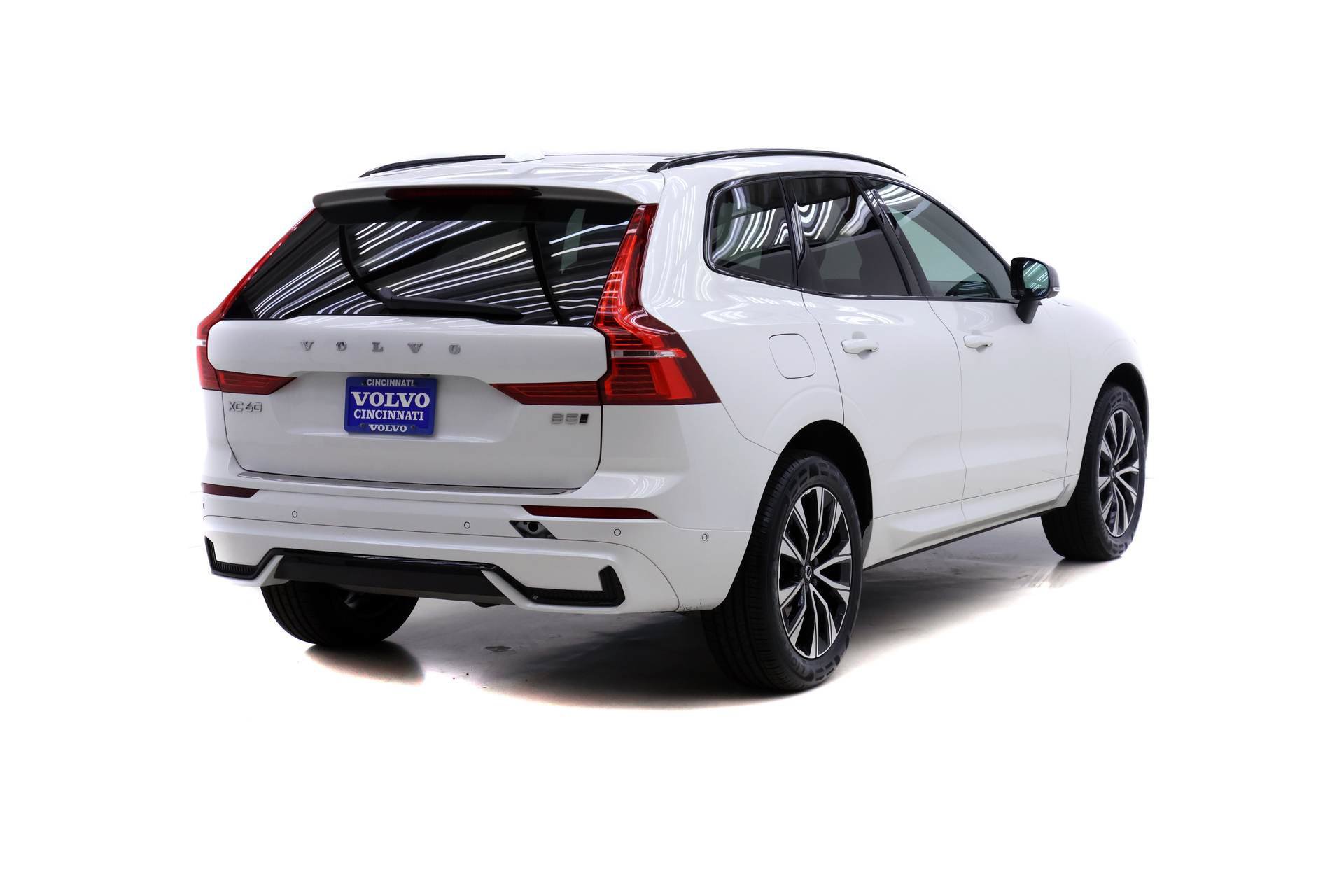 Certified 2024 Volvo XC60 B5 Plus w/ Protection Package Premier AWD/4WD image 4