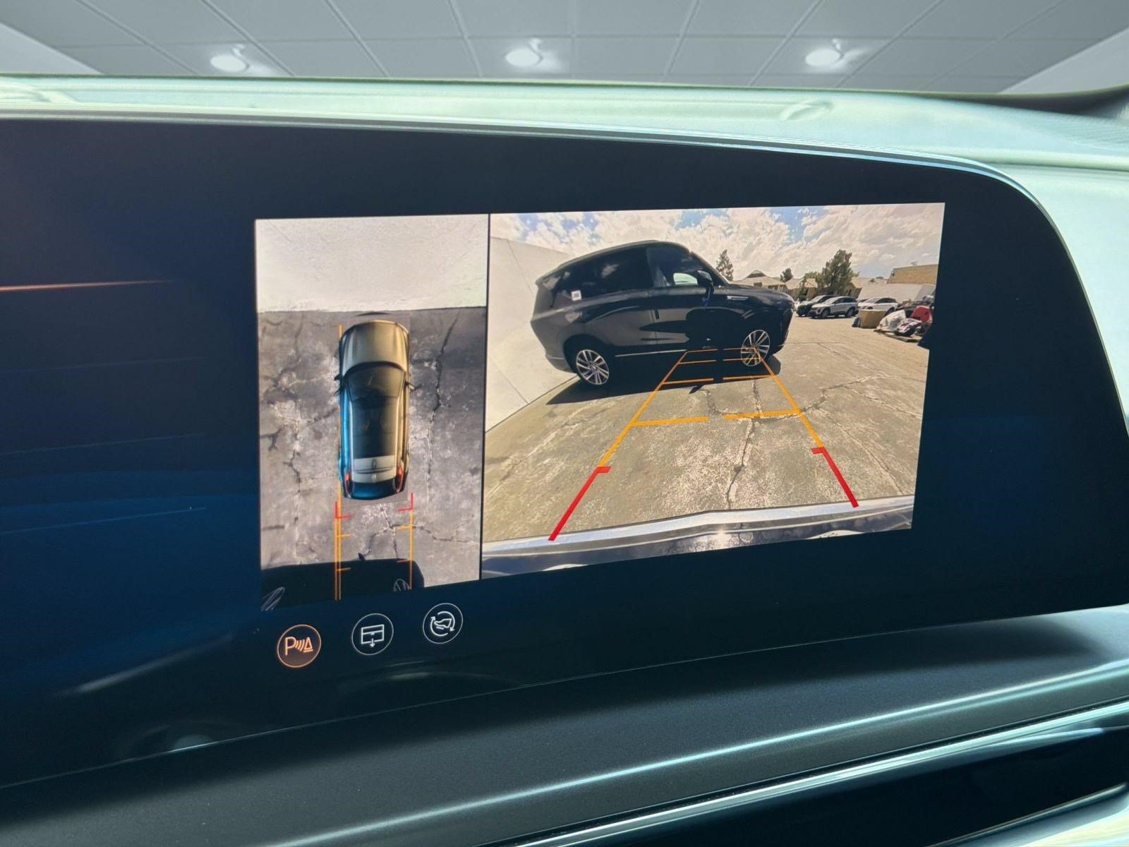 Certified 2024 Cadillac Lyriq Tech w/ Driver Assist Package AWD/4WD image 19