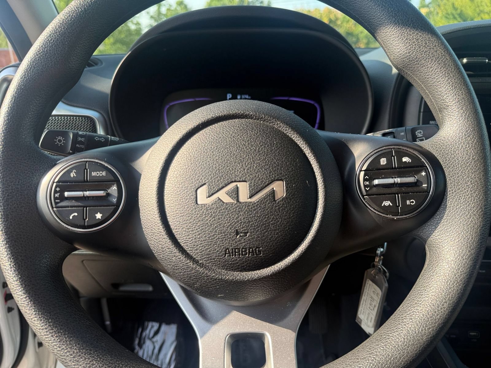 Used 2025 Kia Soul LX w/ LX Technology Package FWD image 25