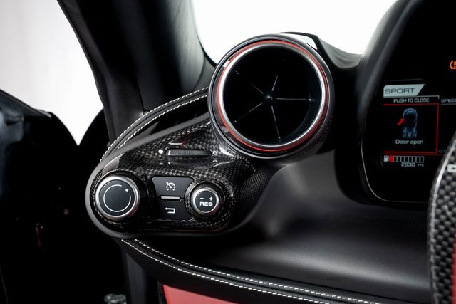 Used 2022 Ferrari F8 Tributo image 38