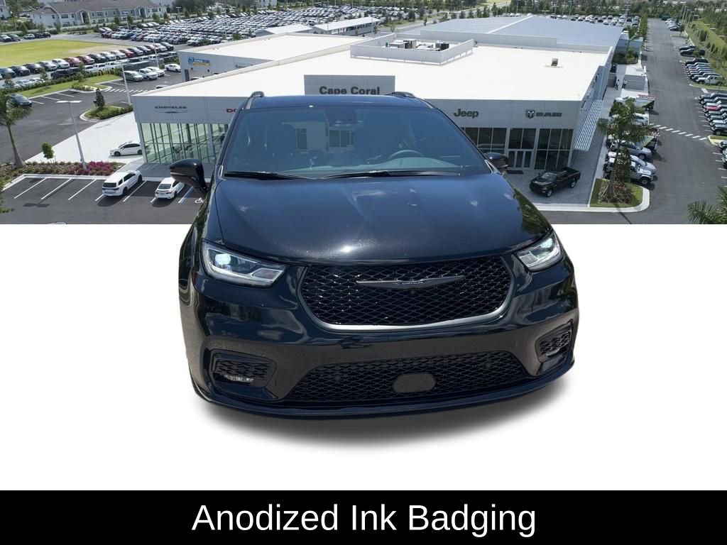 Used 2024 Chrysler Pacifica Touring-L w/ S Appearance Package FWD image 6