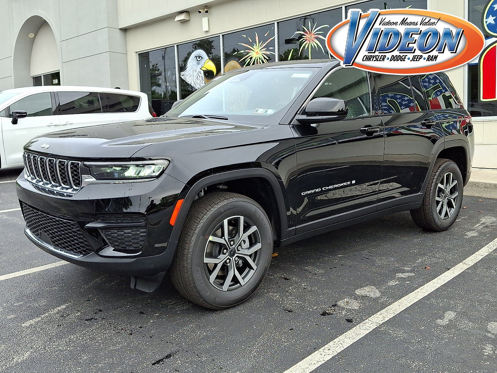 New 2027 Jeep Grand Cherokee Laredo X AWD/4WD image 1