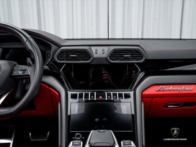 Used 2022 Lamborghini Urus AWD/4WD image 34