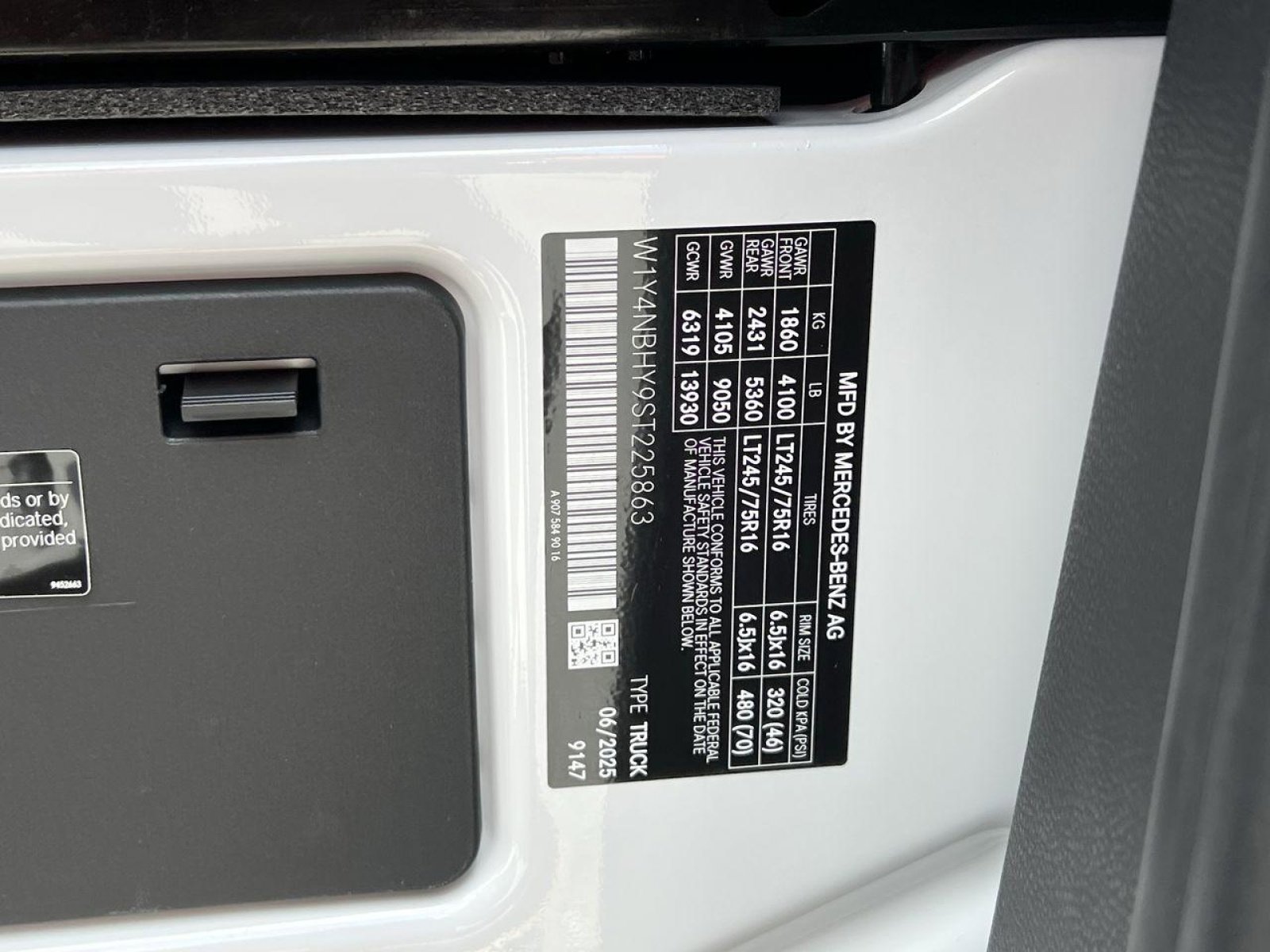 New 2025 Mercedes-Benz Sprinter 2500 image 34