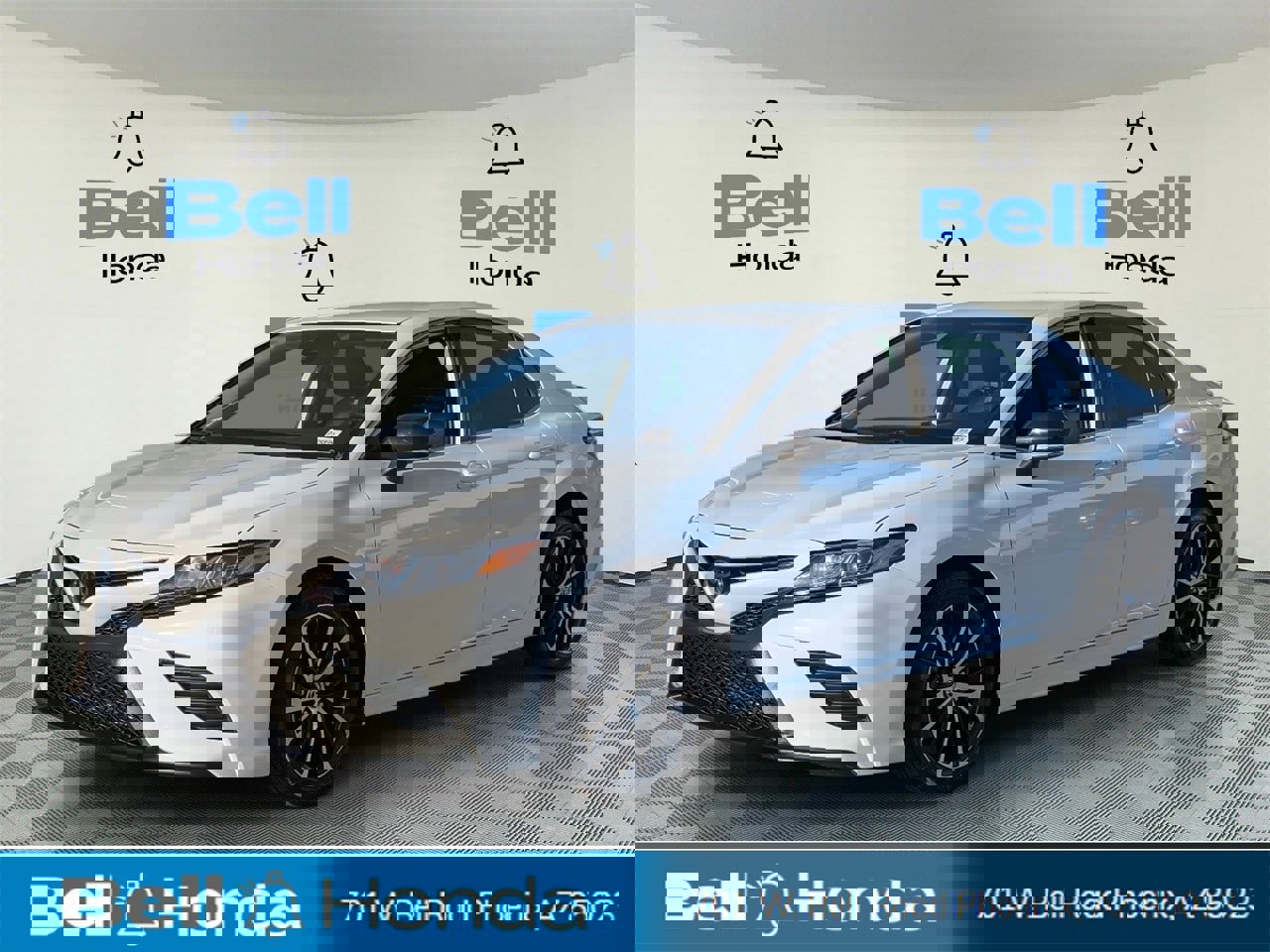 Used 2020 Toyota Camry image 1