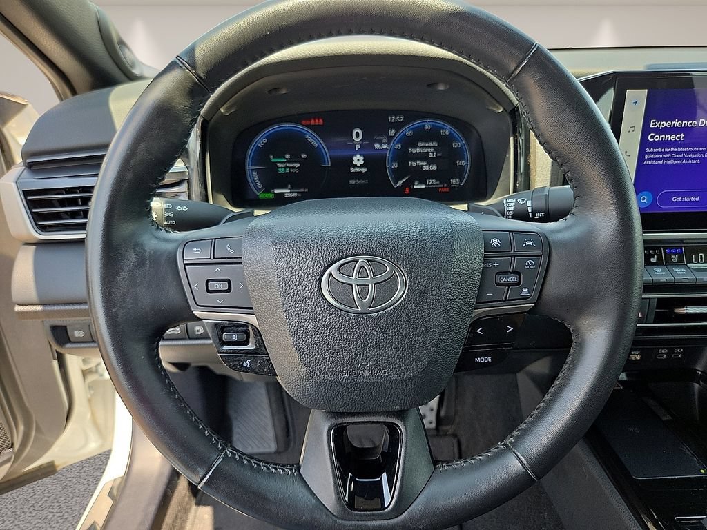 Used 2025 Toyota Camry Hybrid FWD image 16