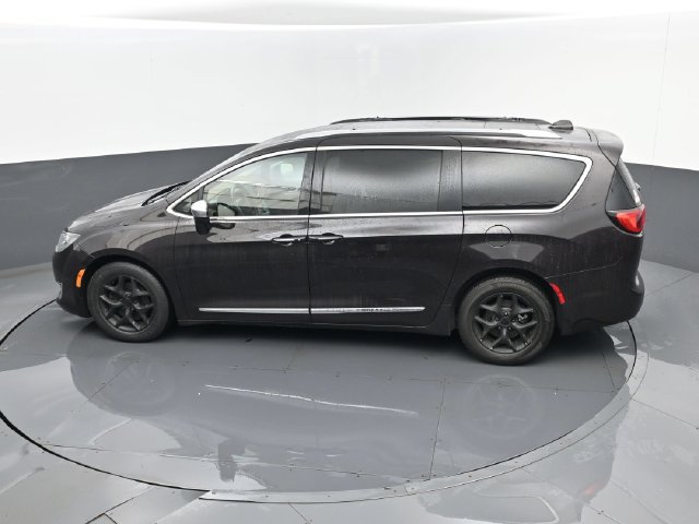 Used 2018 Chrysler Pacifica Limited FWD image 27