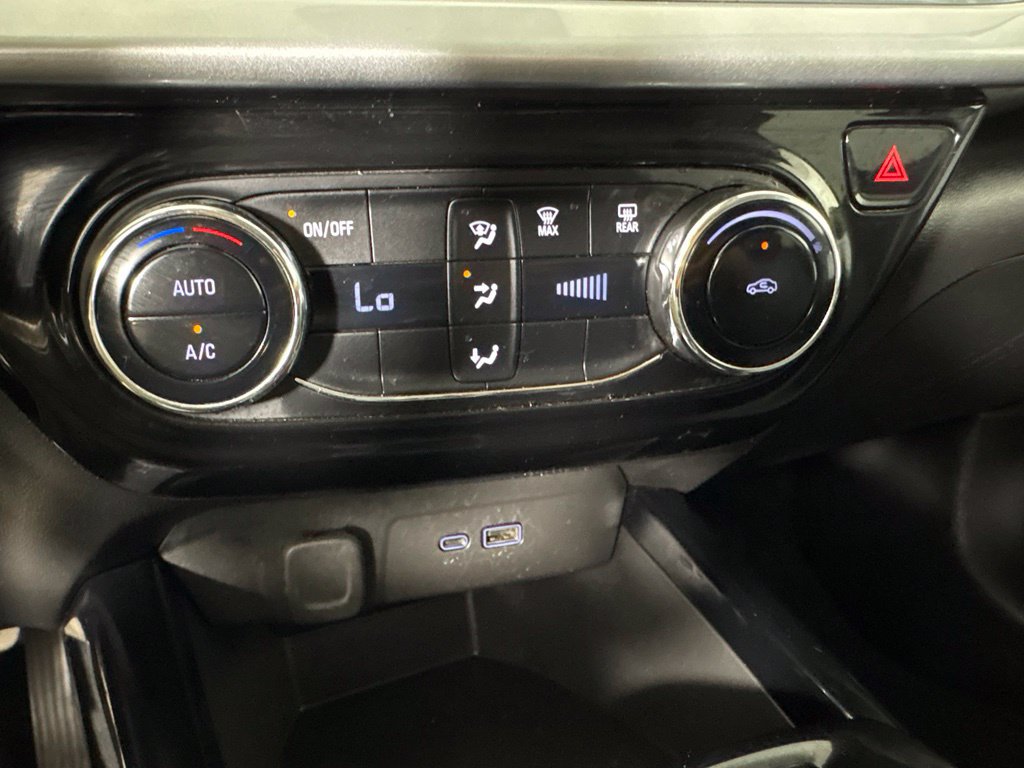 Used 2025 Chevrolet Trax LT FWD image 31
