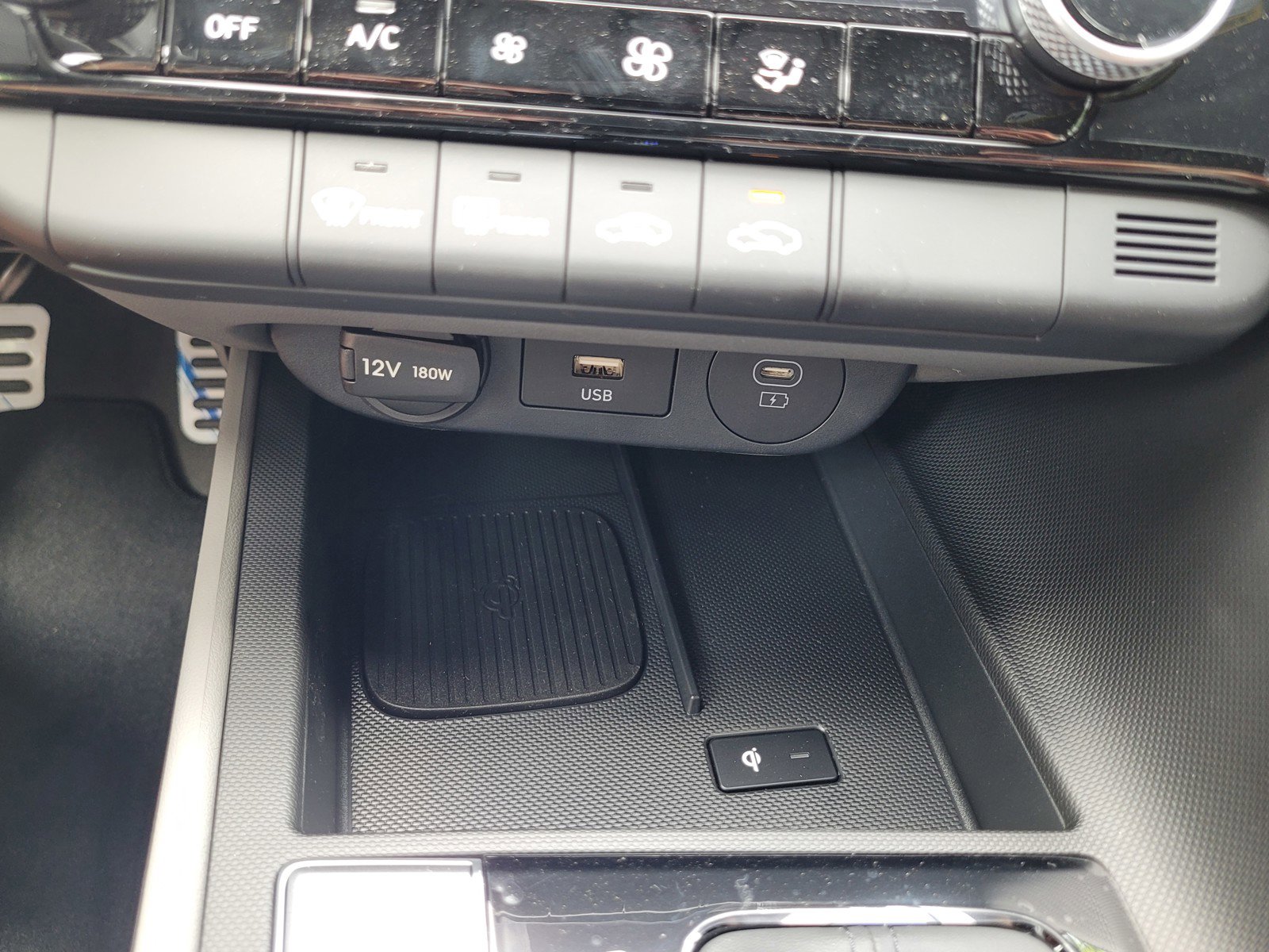 New 2025 Hyundai Elantra SEL image 19