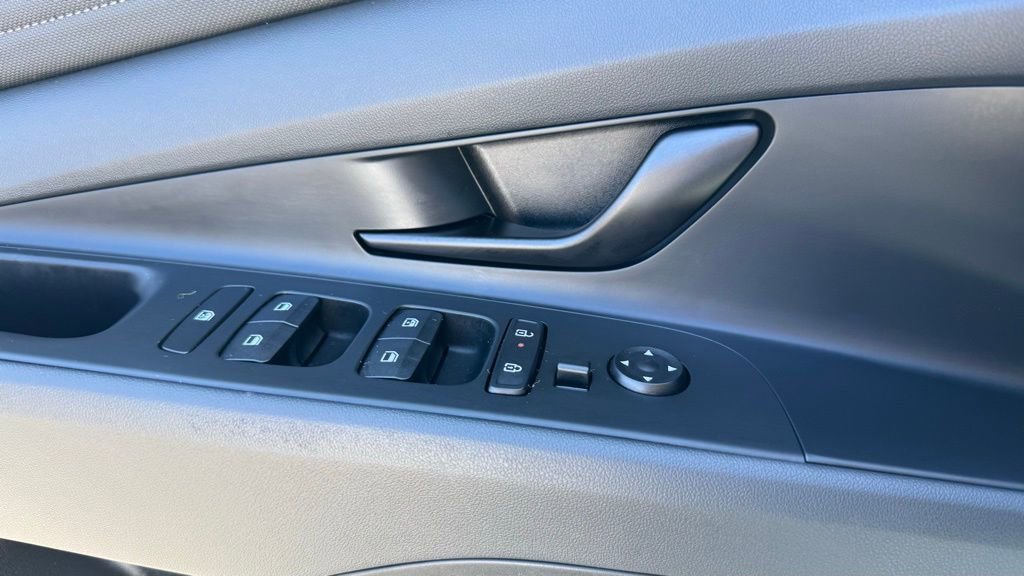 Used 2025 Hyundai Elantra Sport image 15