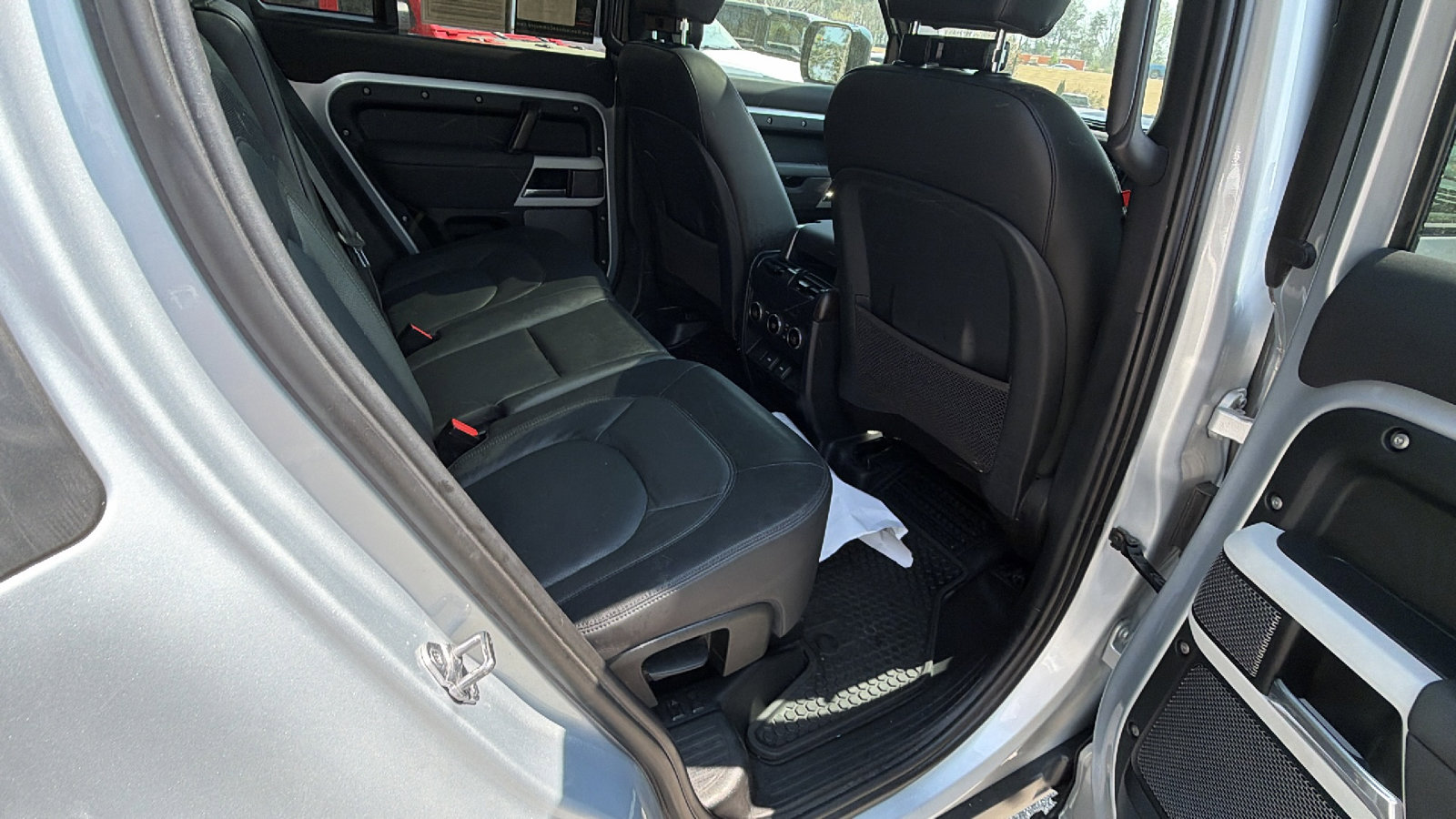 Used 2023 Land Rover Defender 110 X-Dynamic SE image 22