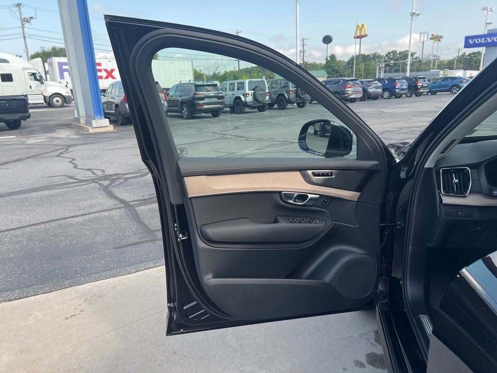 New 2026 Volvo XC90 B6 Plus w/ Protection Package Premier image 11
