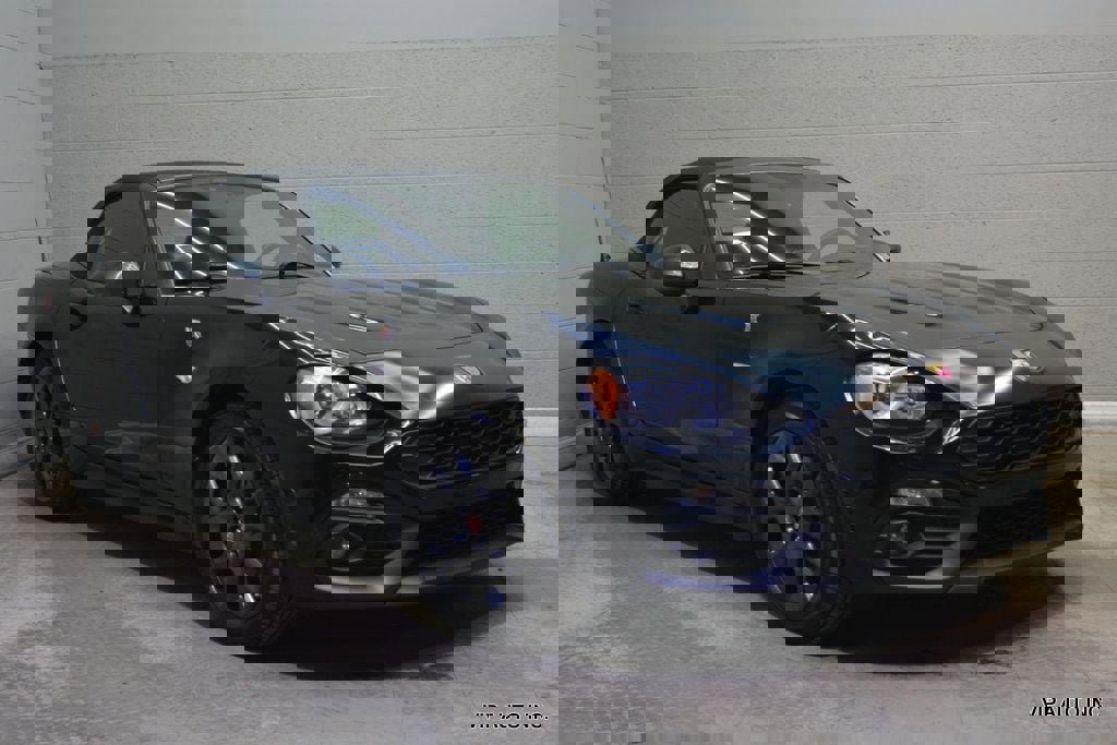 Used 2017 FIAT 124 Spider Abarth RWD image 5