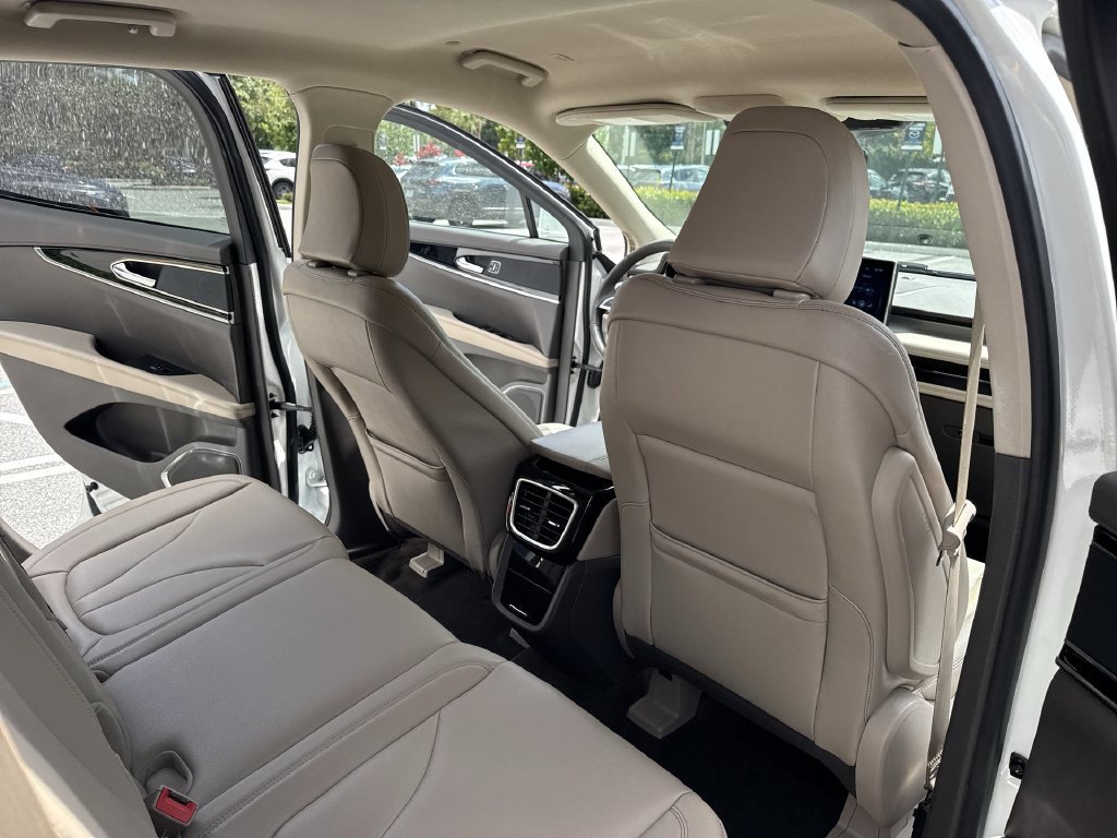 Used 2022 Lincoln Nautilus FWD image 33