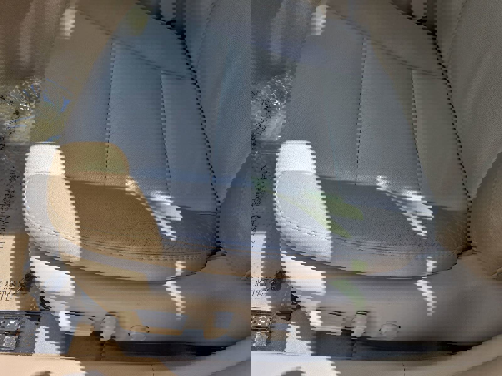 Used 2013 Toyota Camry XLE w/ Leather Pkg image 31