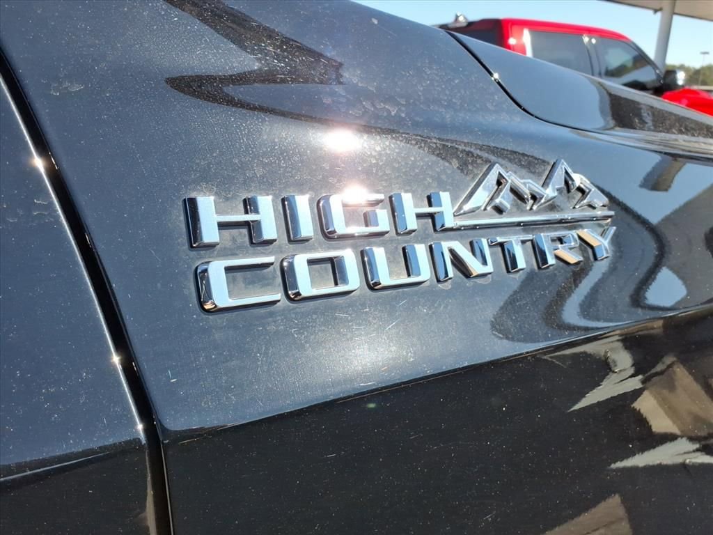 Used 2024 Chevrolet Suburban High Country image 10