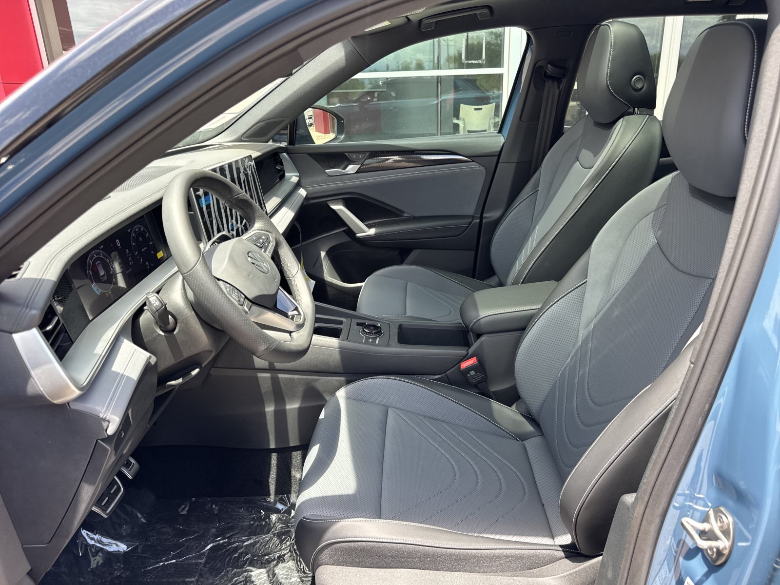 New 2026 Volkswagen Tiguan SE R-Line FWD image 9