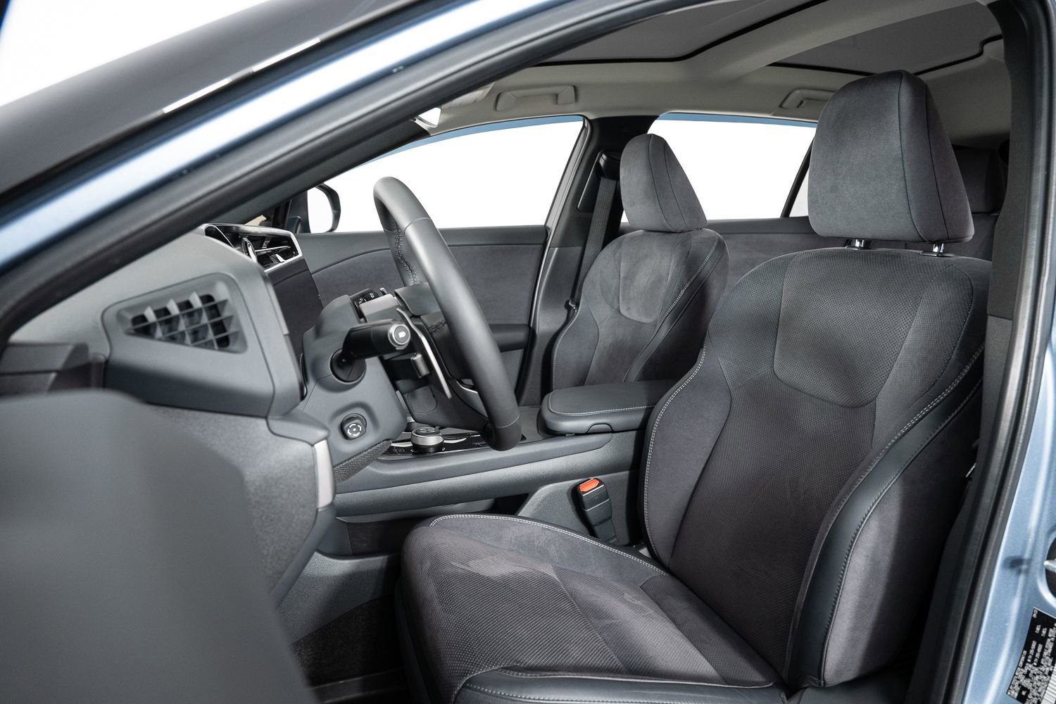 Used 2023 Lexus RZ 450e Premium w/ Accessory Package (2T) image 17