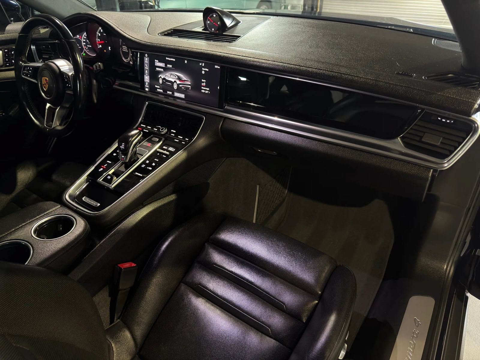 Used 2017 Porsche Panamera 4 w/ Premium Package AWD/4WD image 57