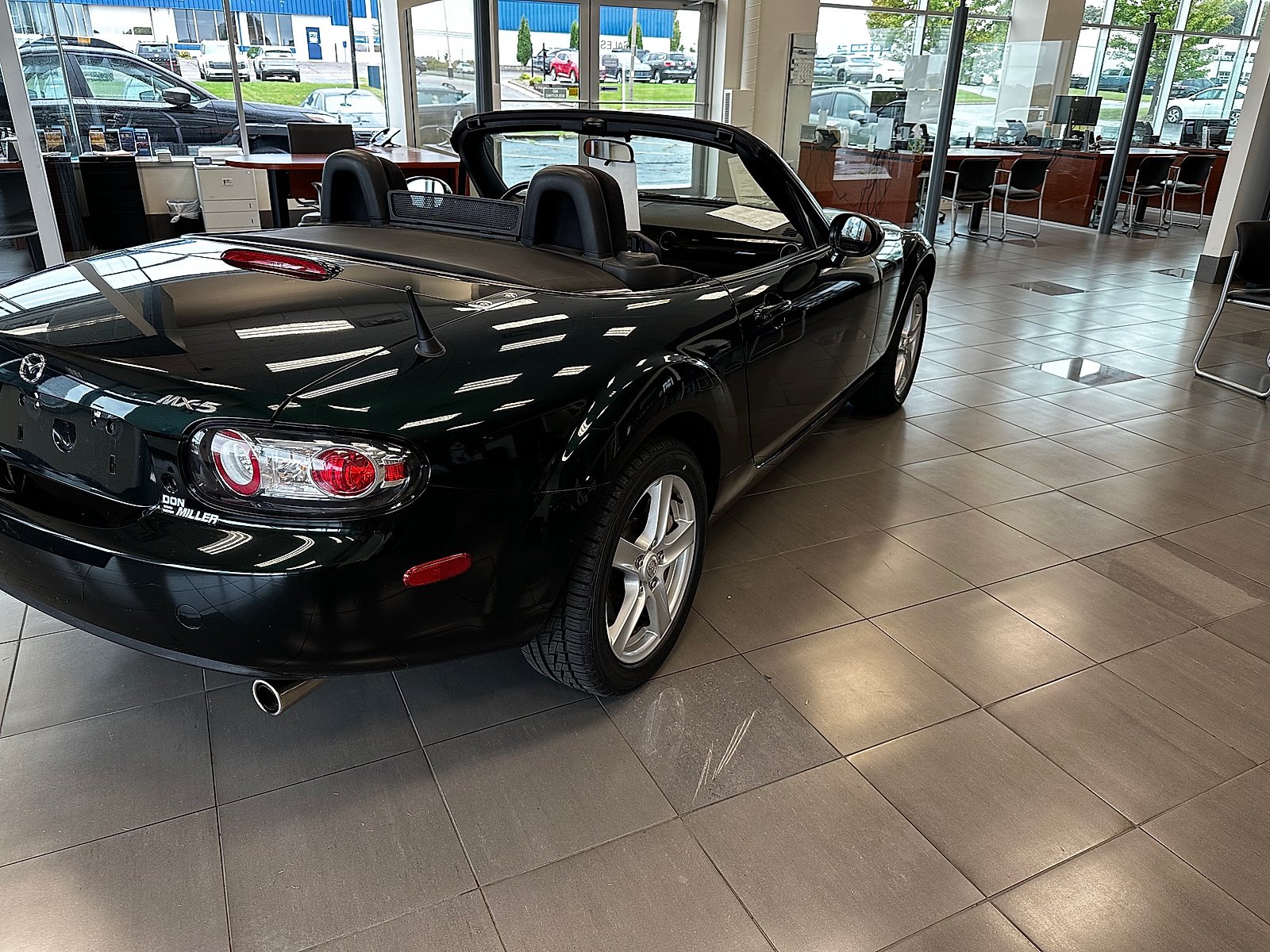 Used 2007 MAZDA MX-5 Miata Sport RWD image 3