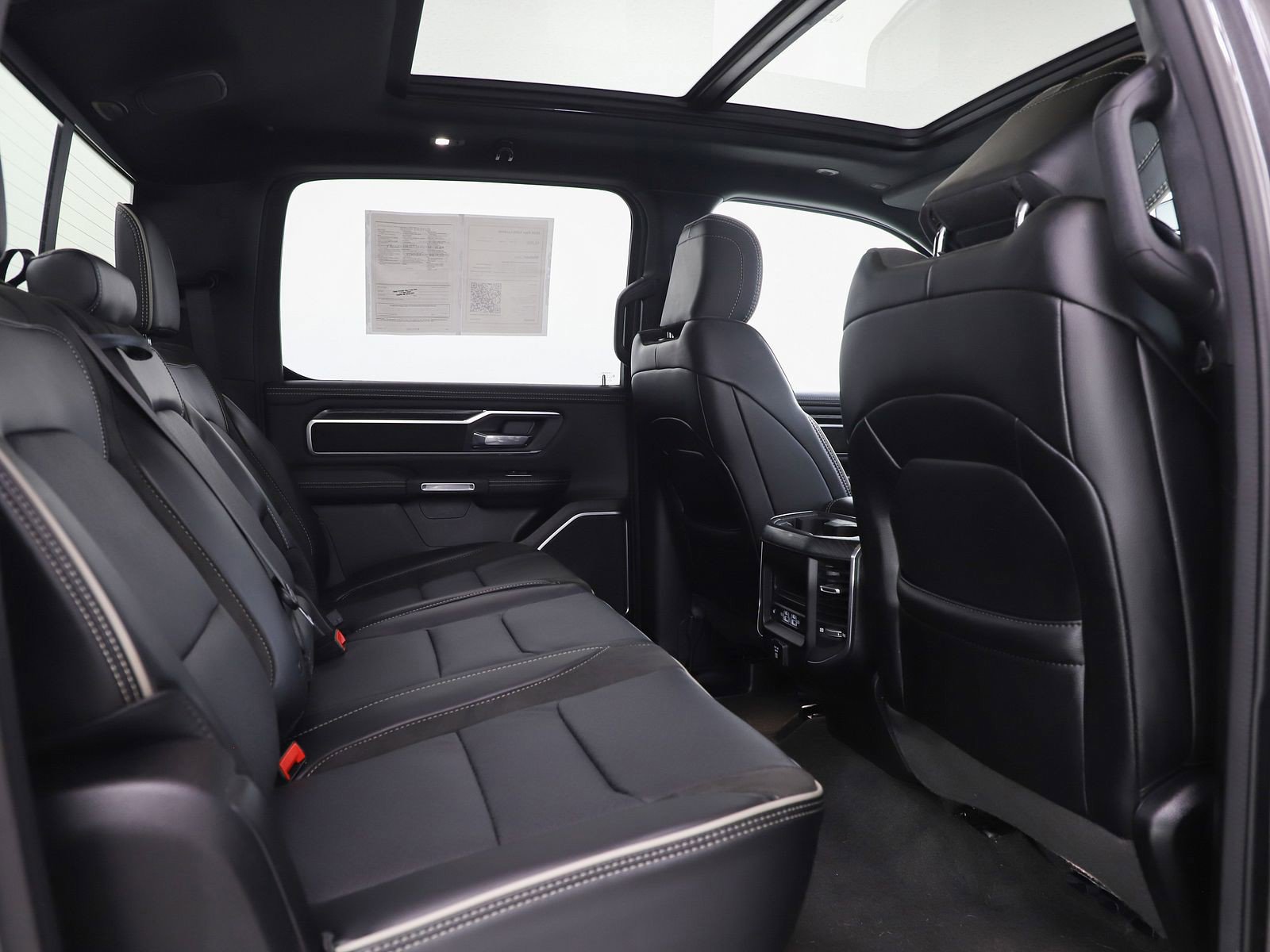 Used 2024 RAM 1500 Laramie image 12