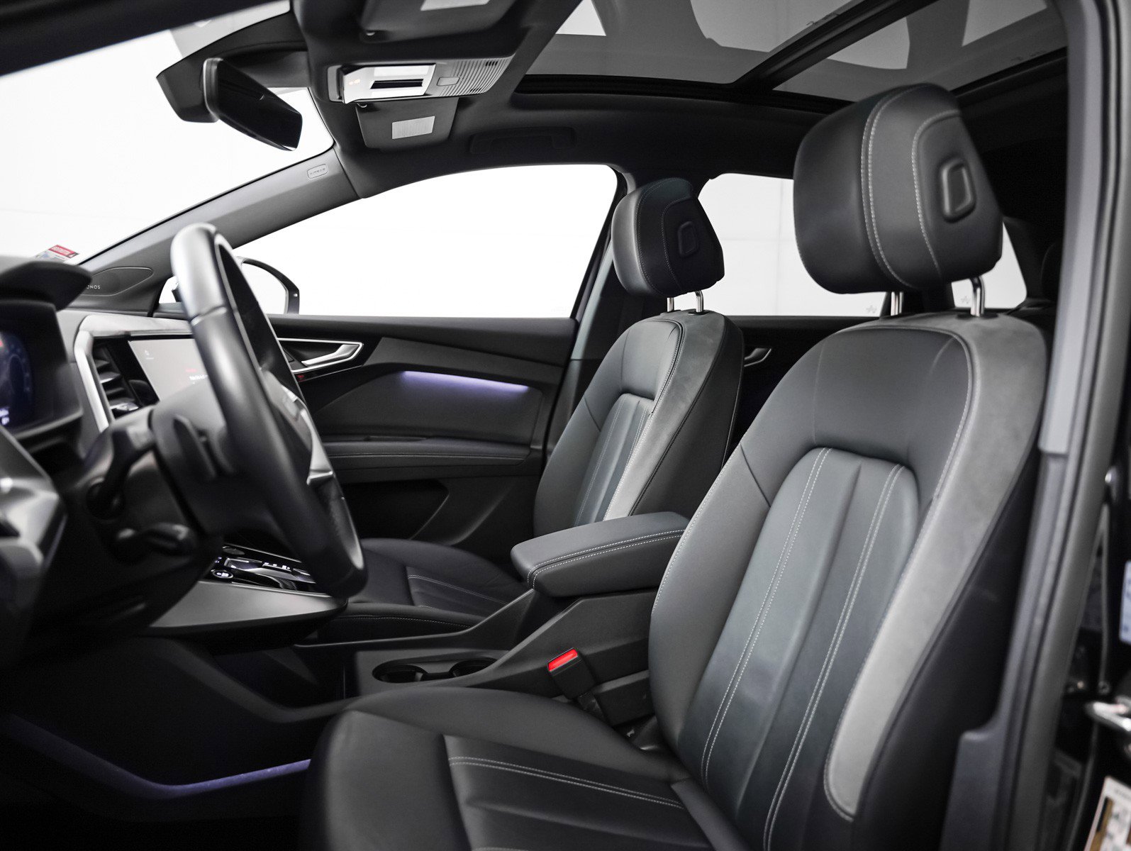 Used 2024 Audi Q4 e-tron Prestige w/ Black Optic Package image 8