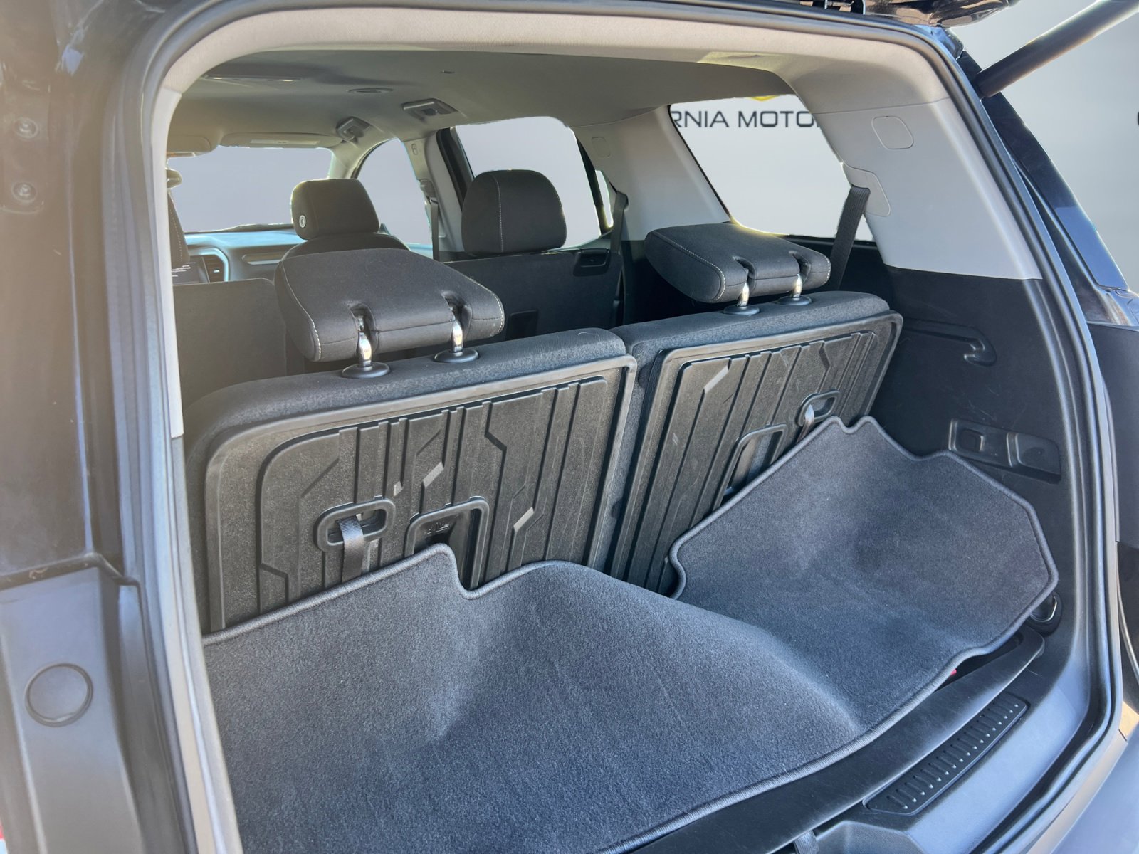 Used 2023 GMC Acadia SLE w/ Driver Convenience Package image 14