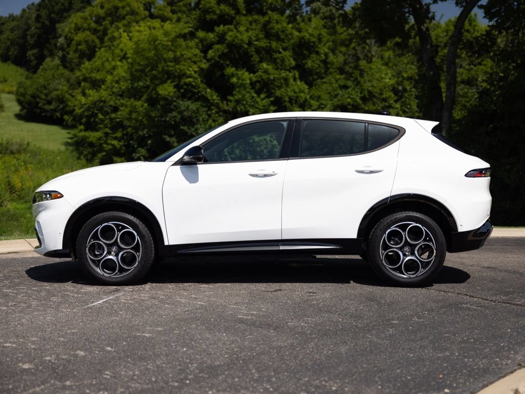 Used 2025 Alfa Romeo Tonale w/ Active Assist Package AWD/4WD image 3