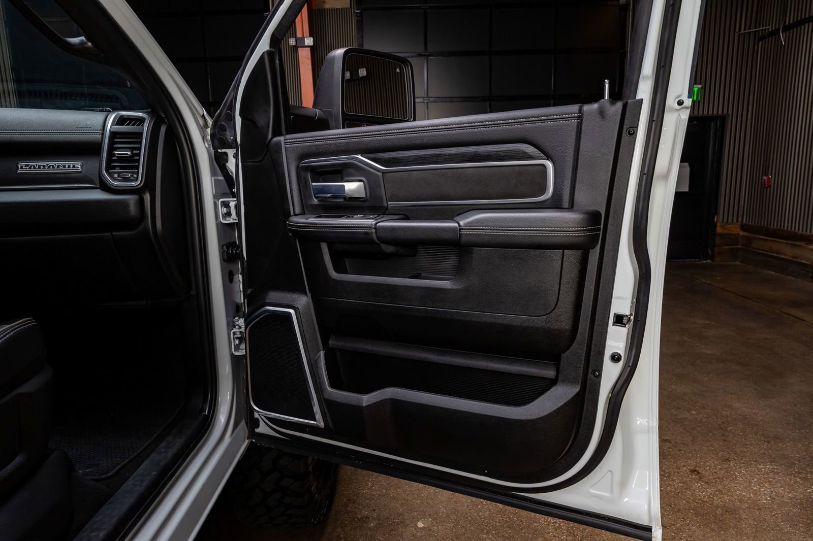 Used 2024 RAM 3500 Laramie w/ Night Edition image 37