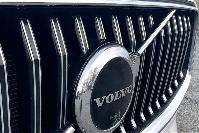 Used 2023 Volvo XC60 B5 Plus image 33