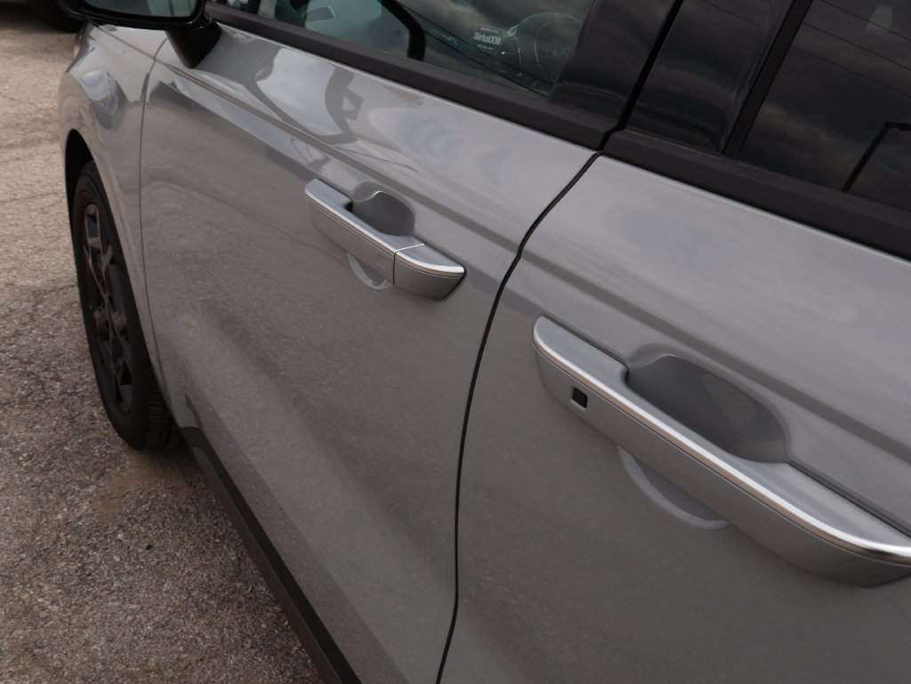 New 2026 Kia Carnival SX w/ SX Dark Edition Package FWD image 10