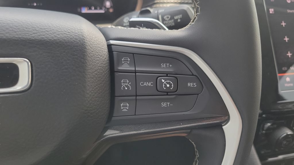 Used 2022 Jeep Grand Cherokee L Laredo w/ Luxury Tech Group I RWD image 20