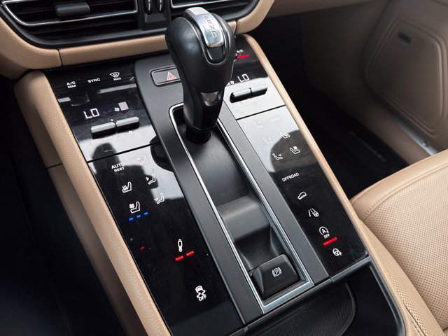 Certified 2022 Porsche Macan S AWD/4WD image 32