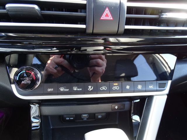 Used 2023 Kia Seltos EX image 17