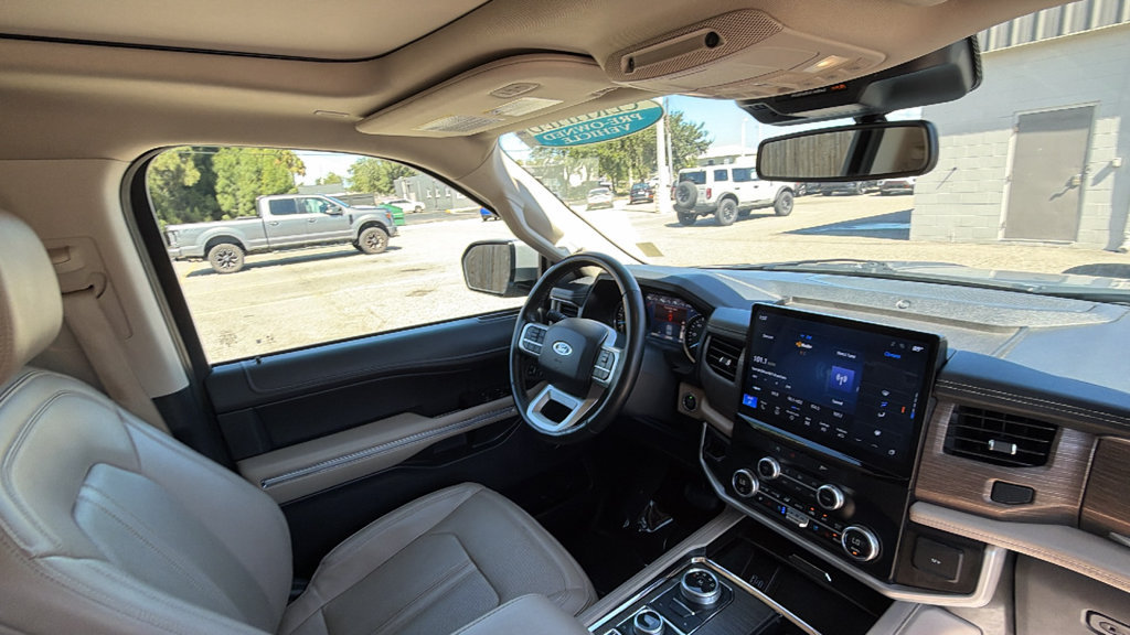 Used 2024 Ford Expedition Limited AWD/4WD image 30
