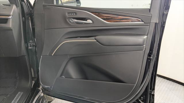 Used 2022 Cadillac Escalade ESV Premium Luxury AWD/4WD image 24