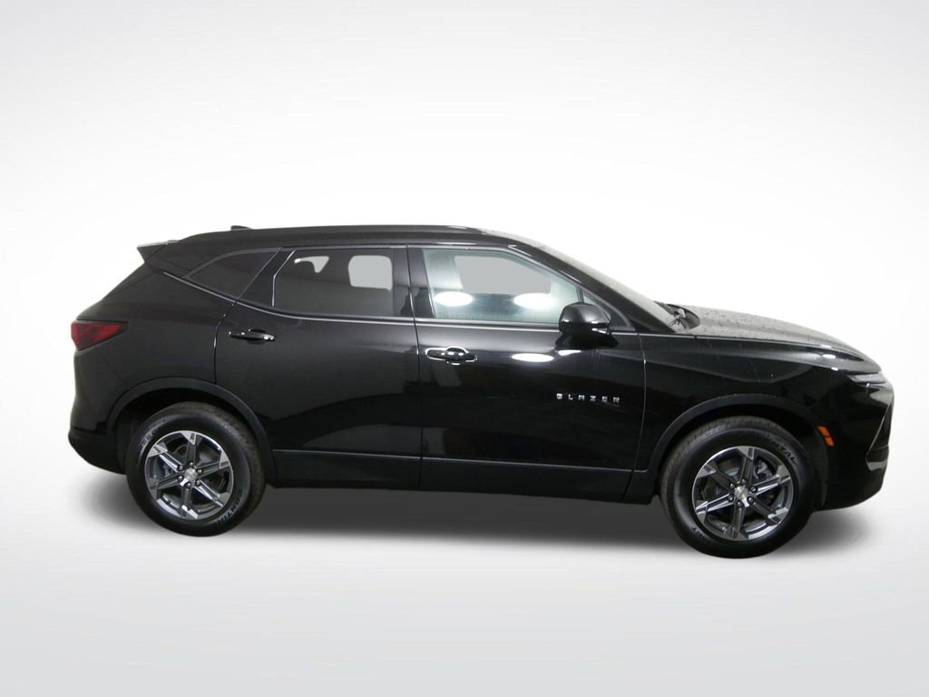 Used 2023 Chevrolet Blazer LT w/ Convenience Package AWD/4WD image 2