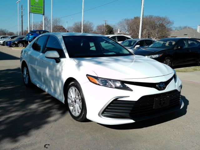 Used 2022 Toyota Camry LE image 4