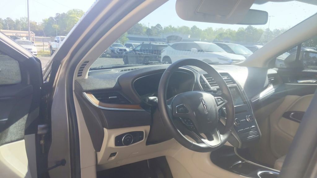 Used 2019 Lincoln MKC Select w/ Select Plus Package FWD image 19