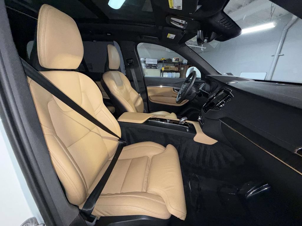 Used 2025 Volvo XC90 B6 Ultra AWD/4WD image 14