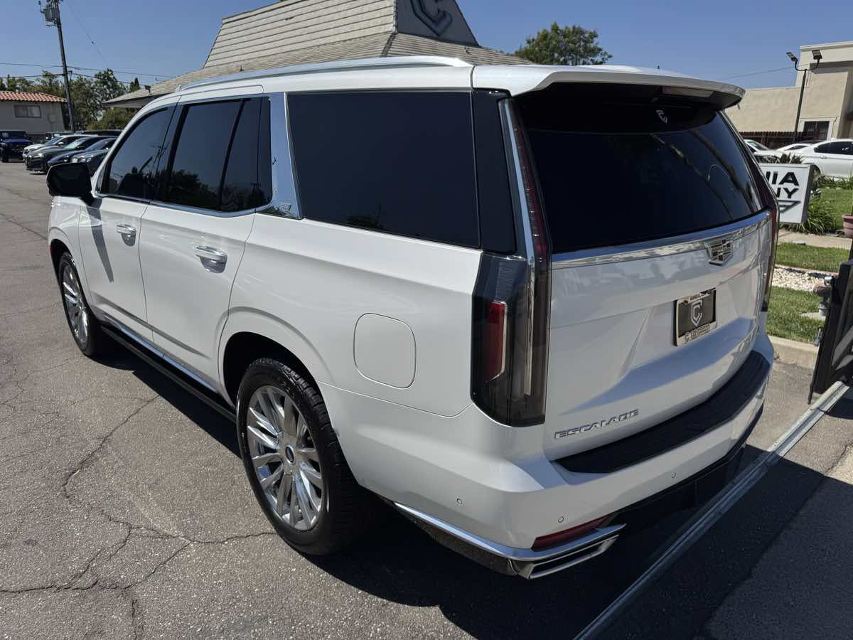 Used 2021 Cadillac Escalade Premium Luxury w/ Driver Assist Tech Package AWD/4WD image 3