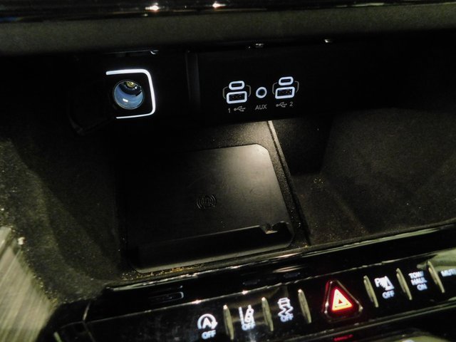 Used 2024 Jeep Wagoneer L Series II w/ Flexible Seating Group image 27