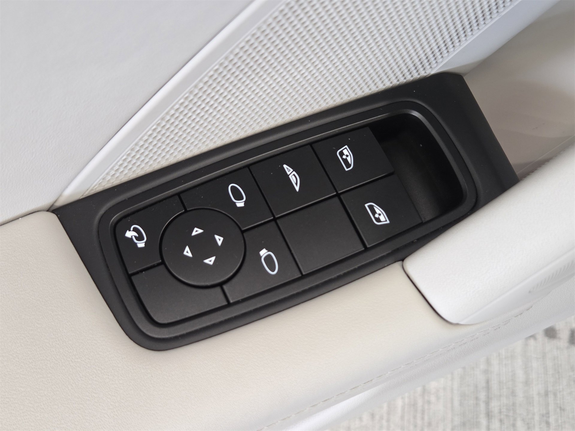 Certified 2025 Porsche 911 Carrera image 12