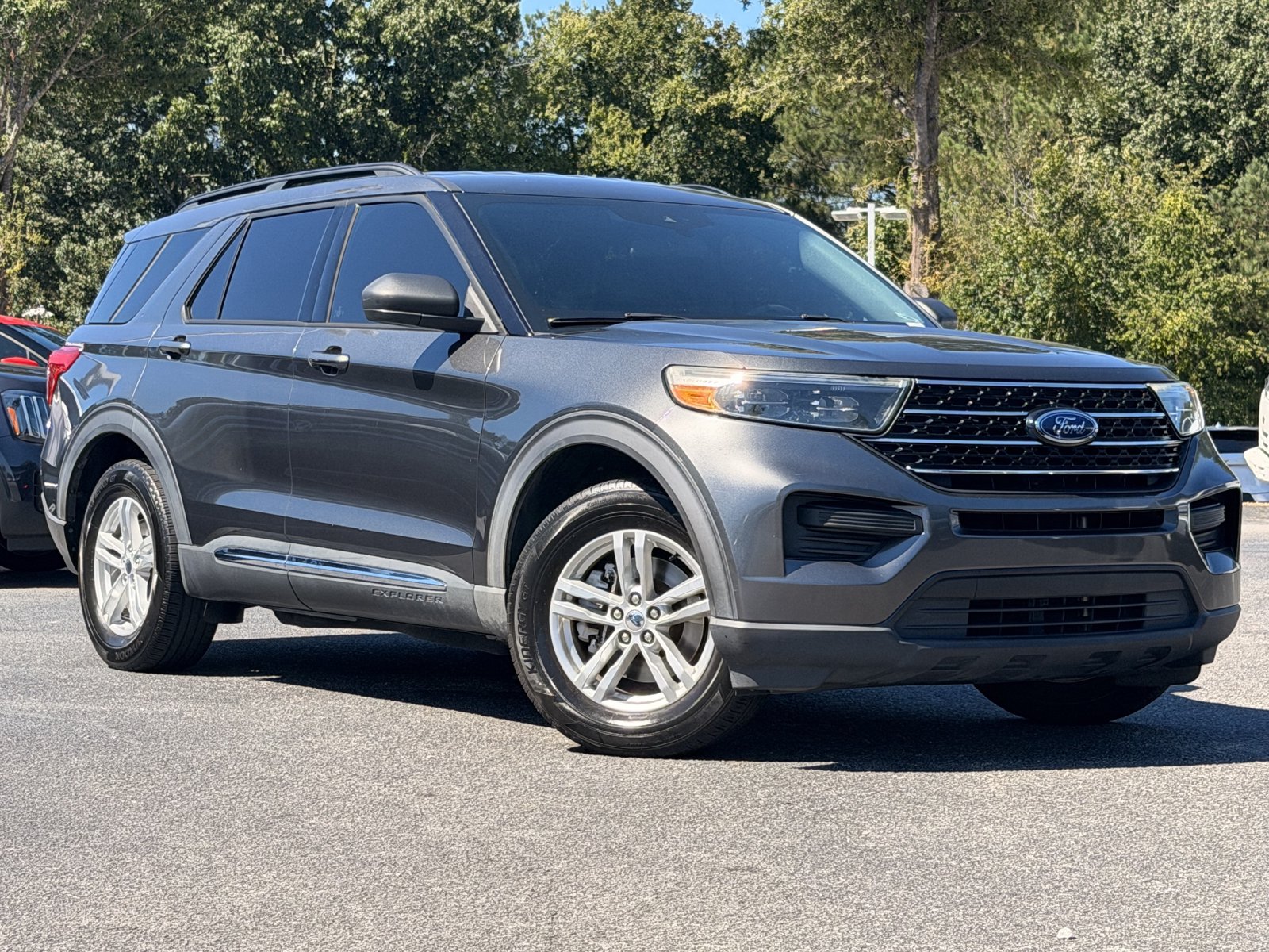 Used 2020 Ford Explorer XLT RWD image 2