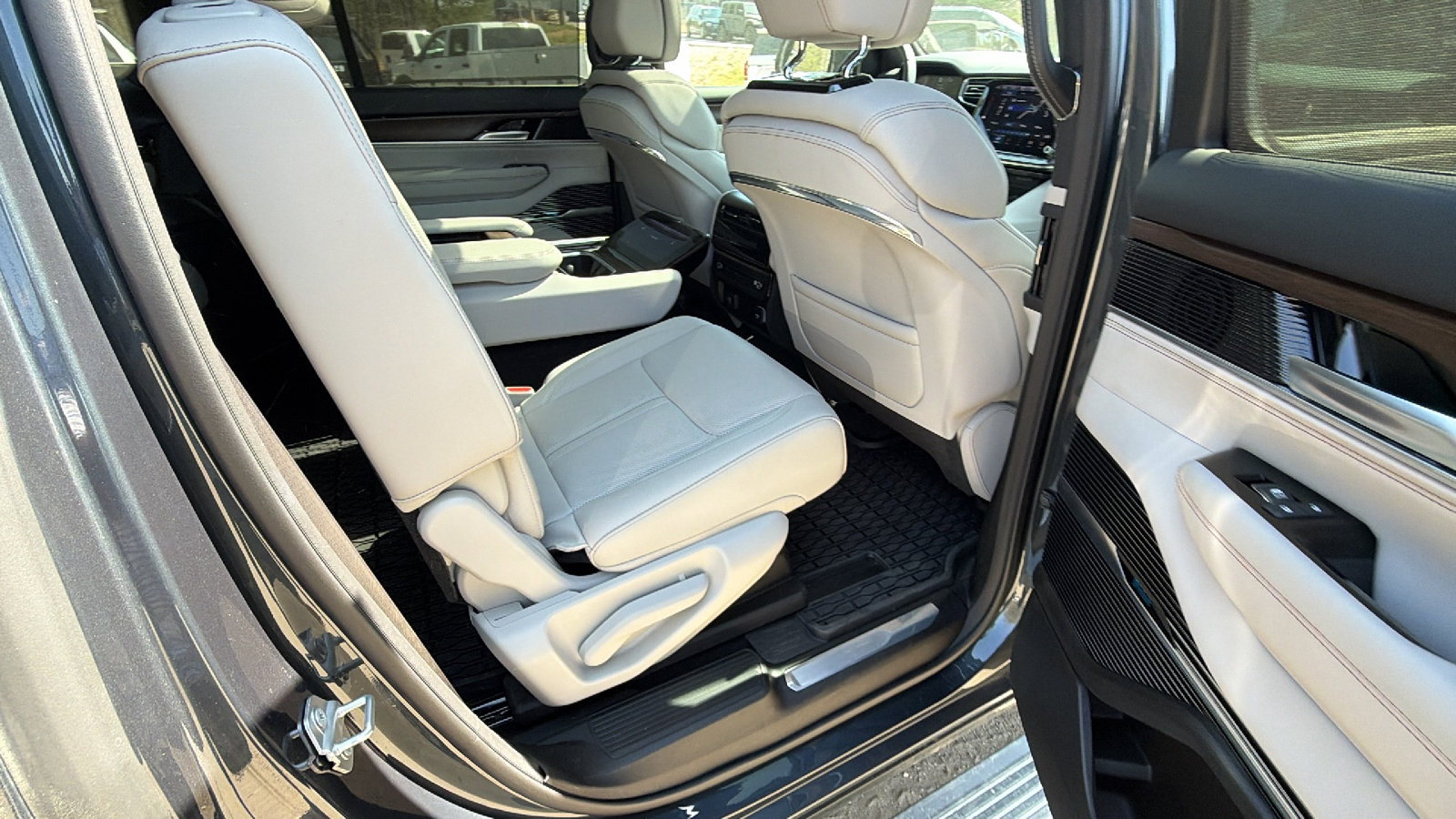 Certified 2025 Jeep Grand Wagoneer 4WD image 22