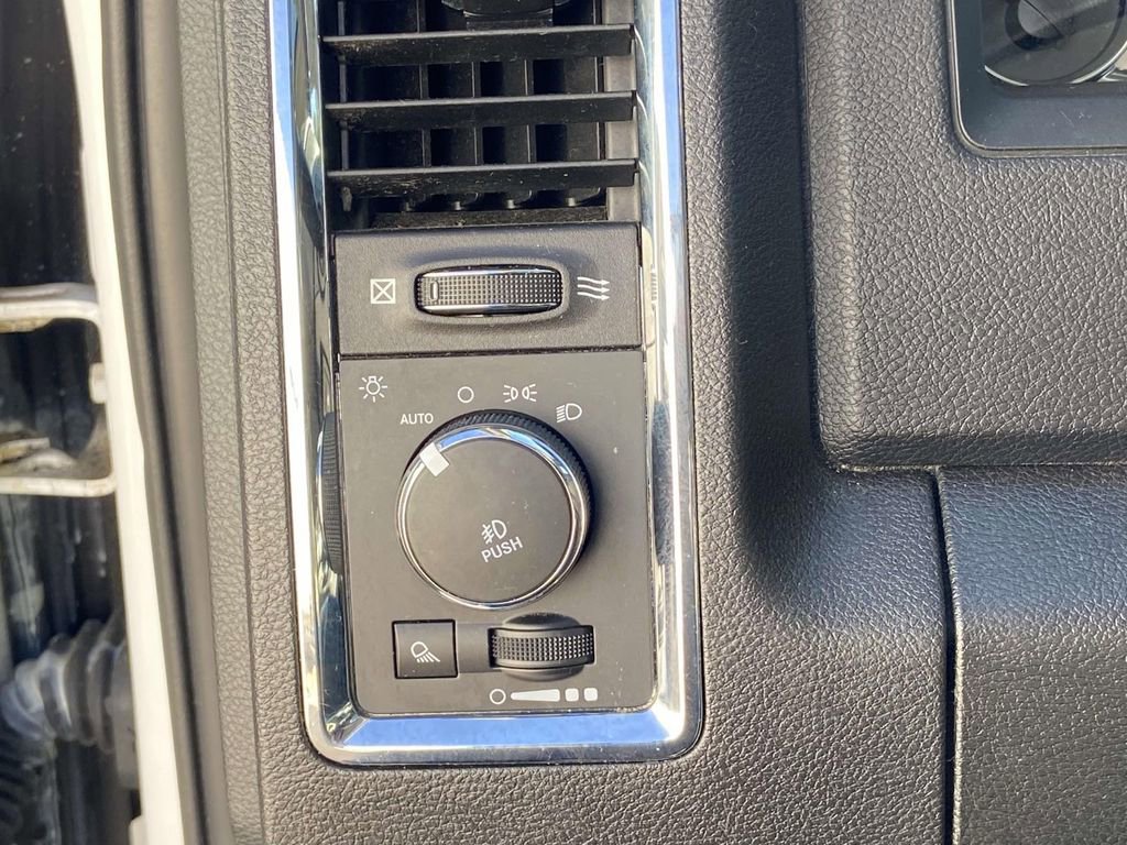 Used 2018 RAM 1500 Laramie image 31