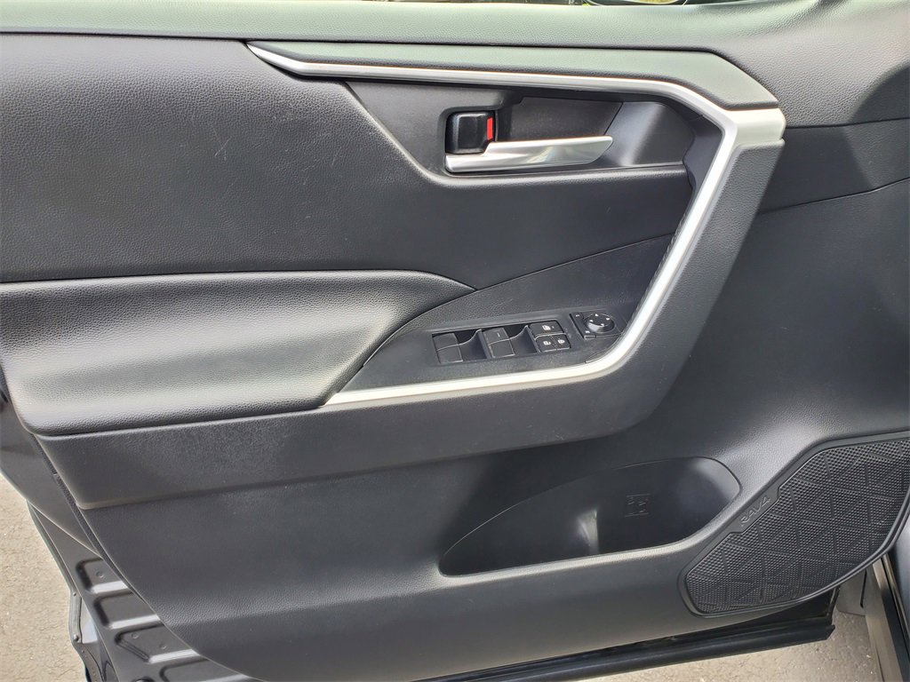 Used 2021 Toyota RAV4 XLE image 24