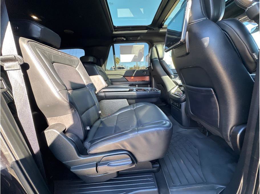 Used 2019 Lincoln Navigator L Reserve image 12