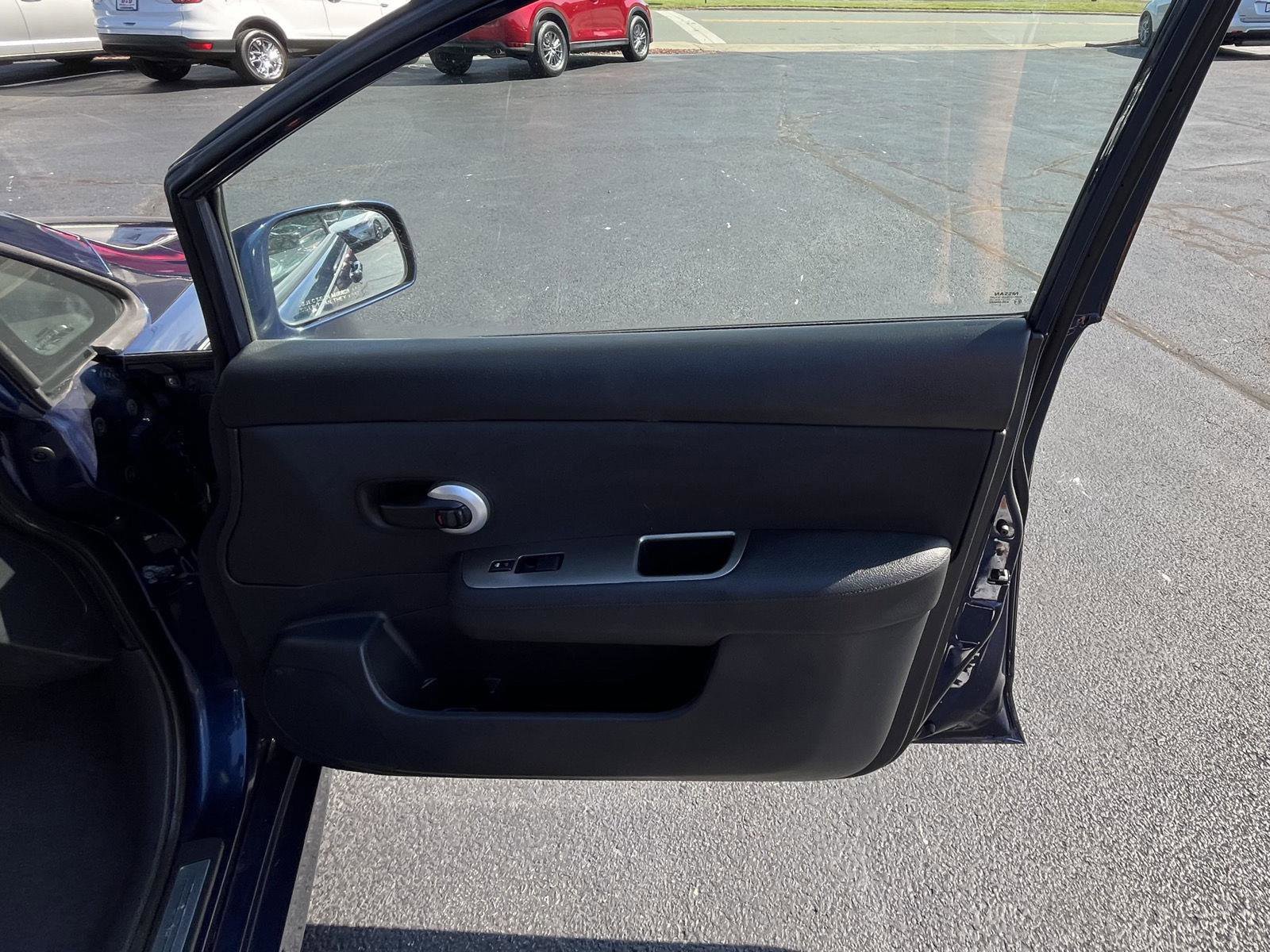 Used 2012 Nissan Versa Hatchback w/ SL Navigation Pkg FWD image 12